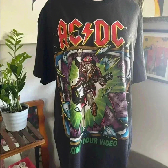 AC/DC Graphic Design T-Shirt - Picture 3 of 7